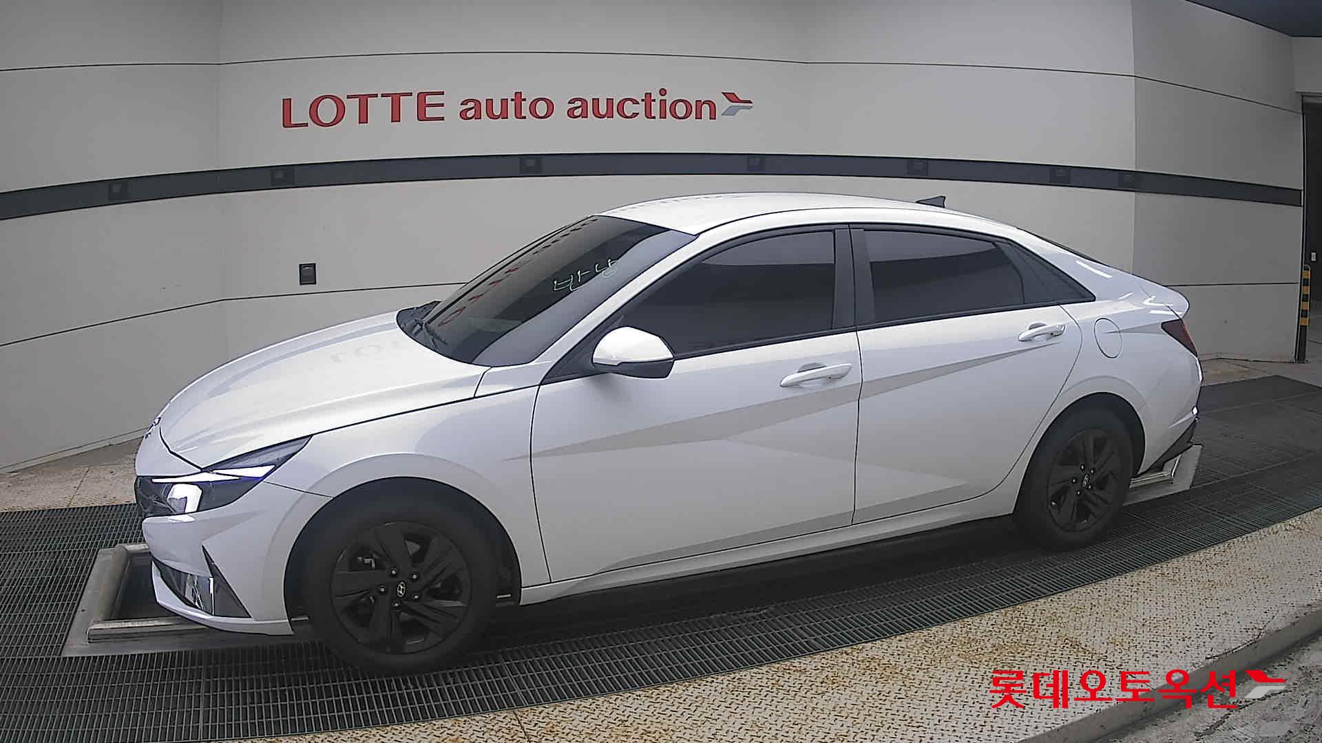 هيونداي أفانتي 2023 MODERN