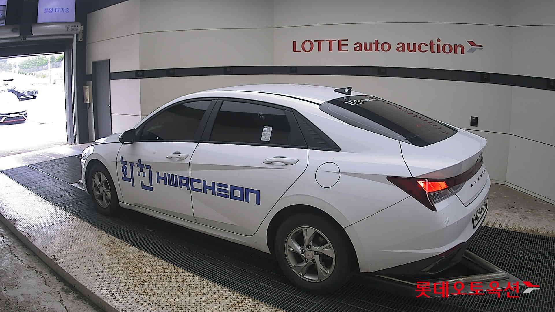هيونداي أفانتي 2022 MODERN