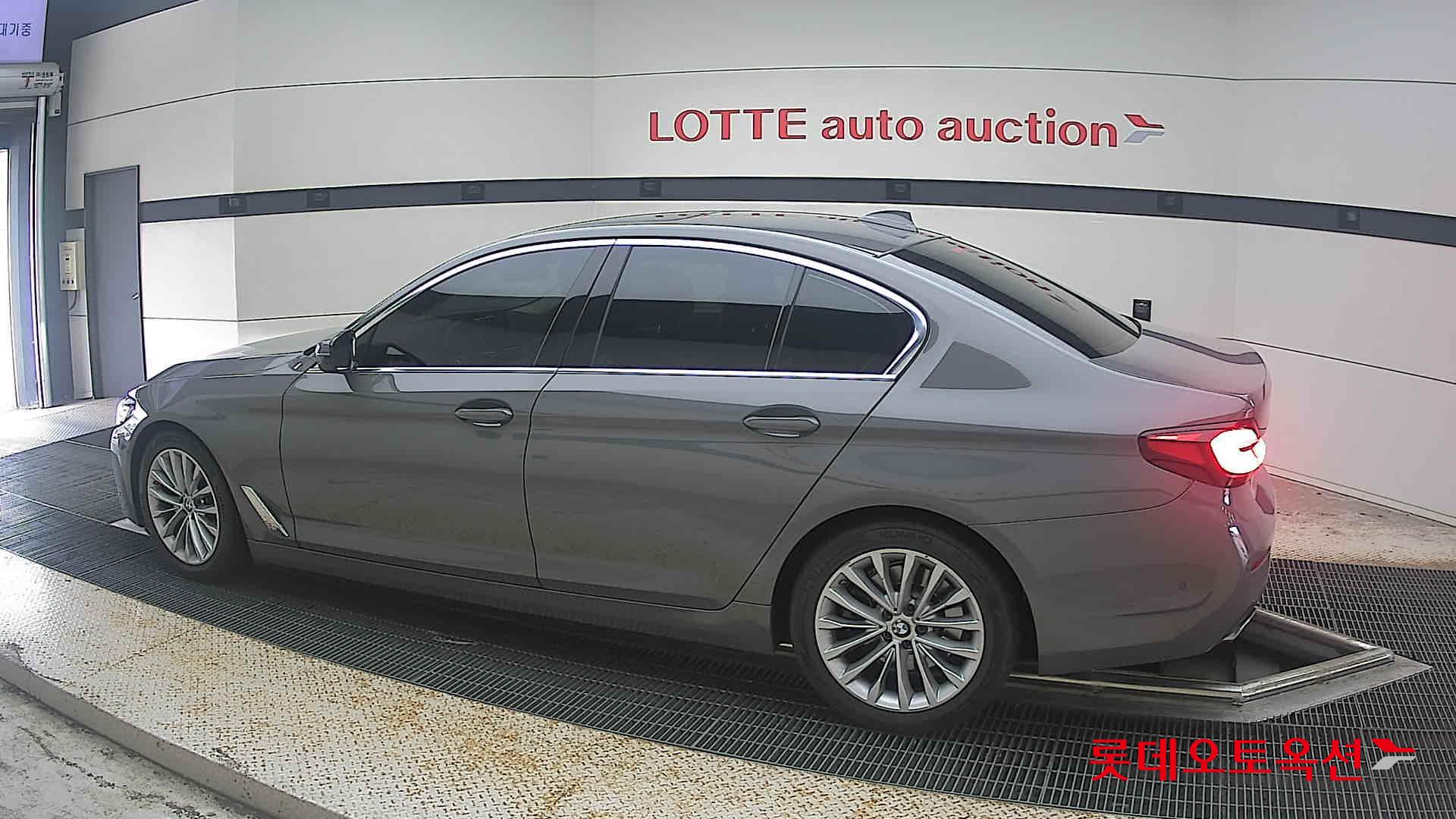 بي إم دبليو 520I 2022 فاخر