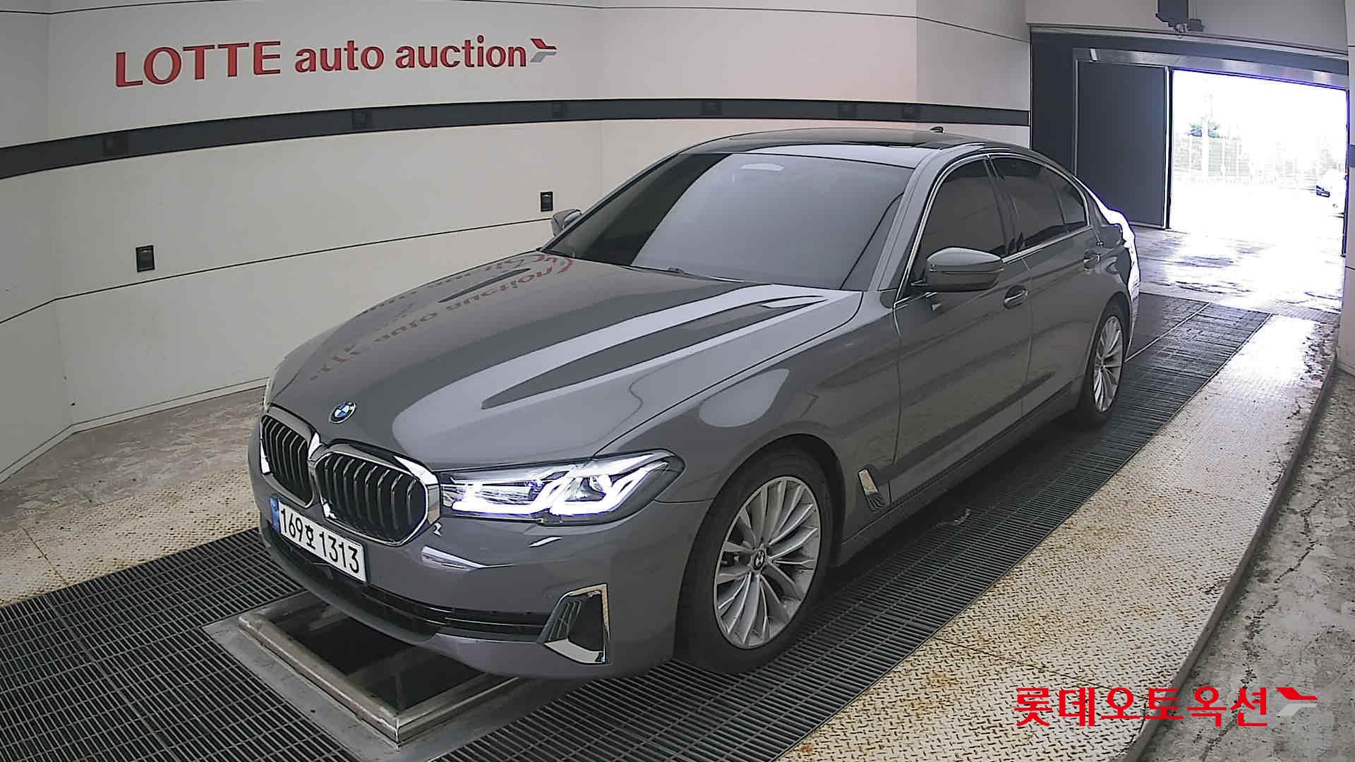 بي إم دبليو 520I 2022 فاخر