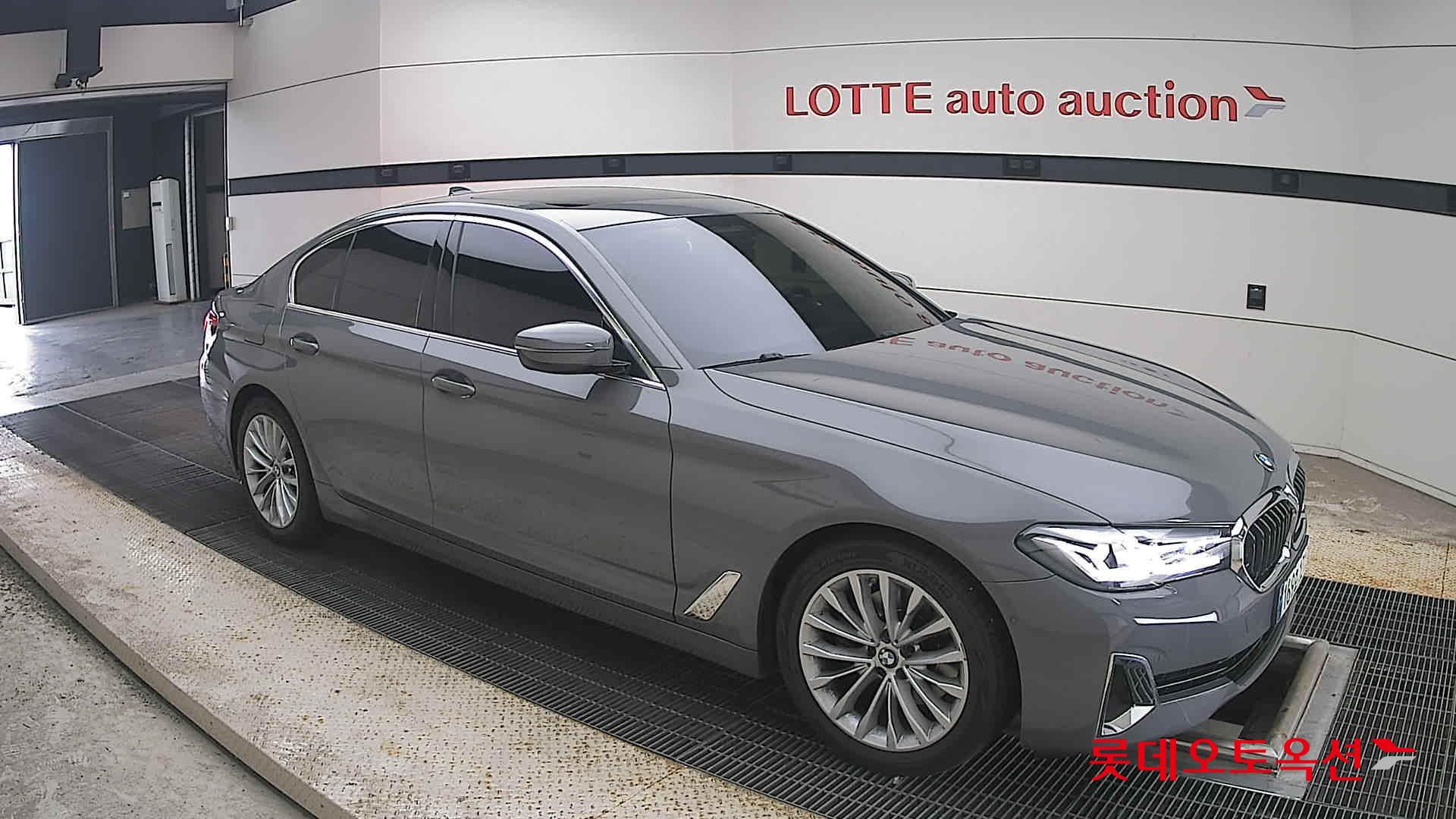 بي إم دبليو 520I 2022 فاخر