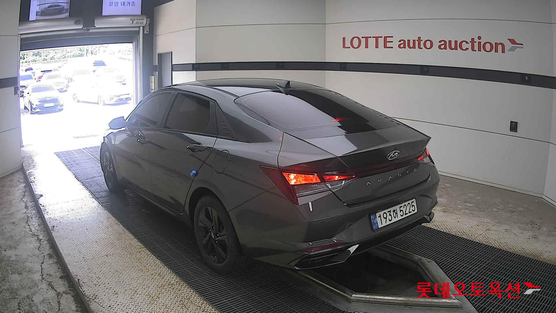 هيونداي أفانتي 2023 MODERN