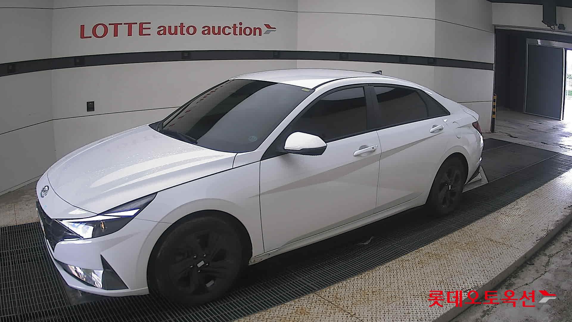 هيونداي أفانتي 2023 MODERN