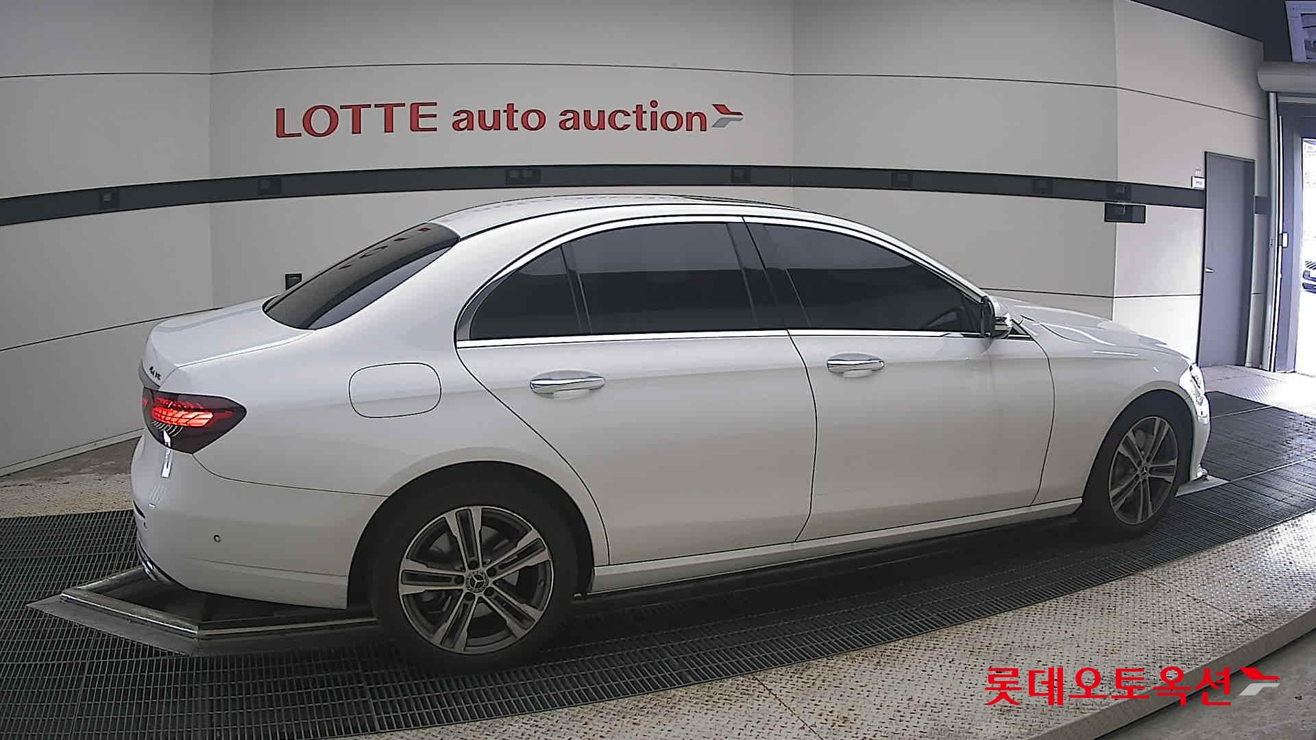 مرسيدس بنز E350 2022 4M