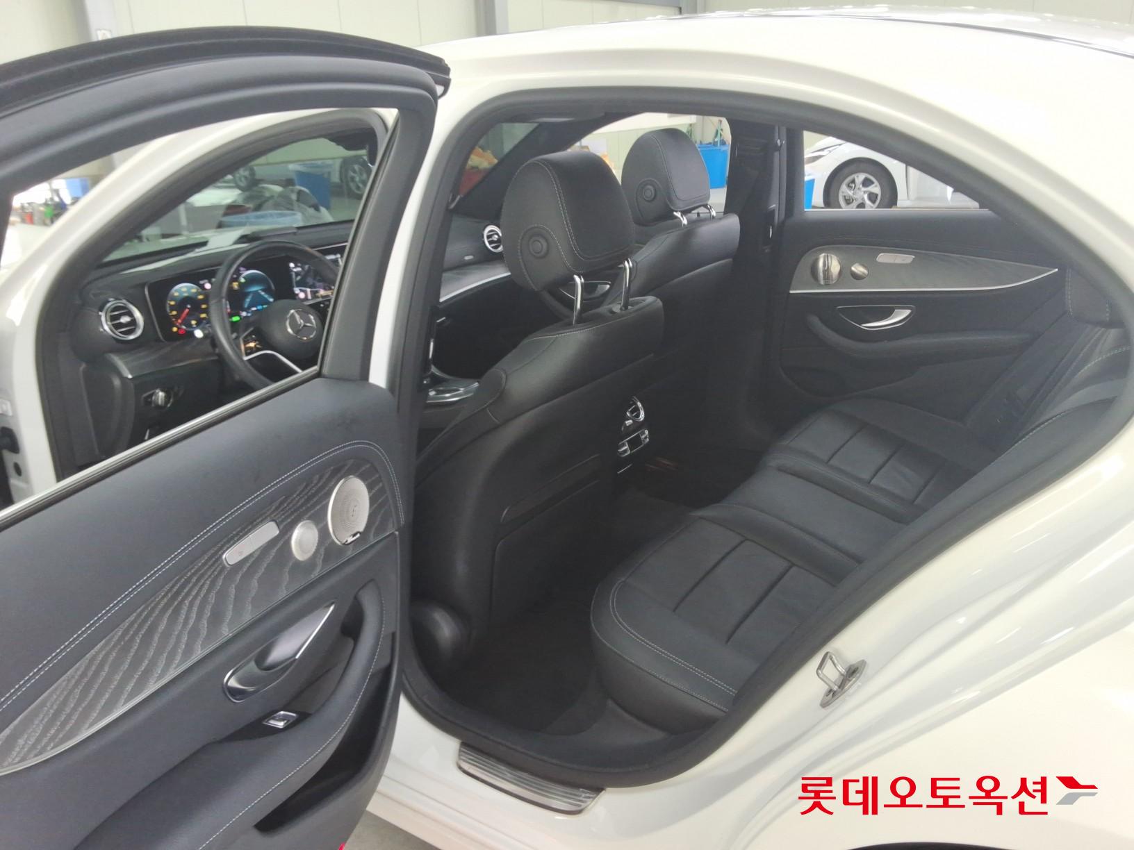 مرسيدس بنز E350 2022 4M