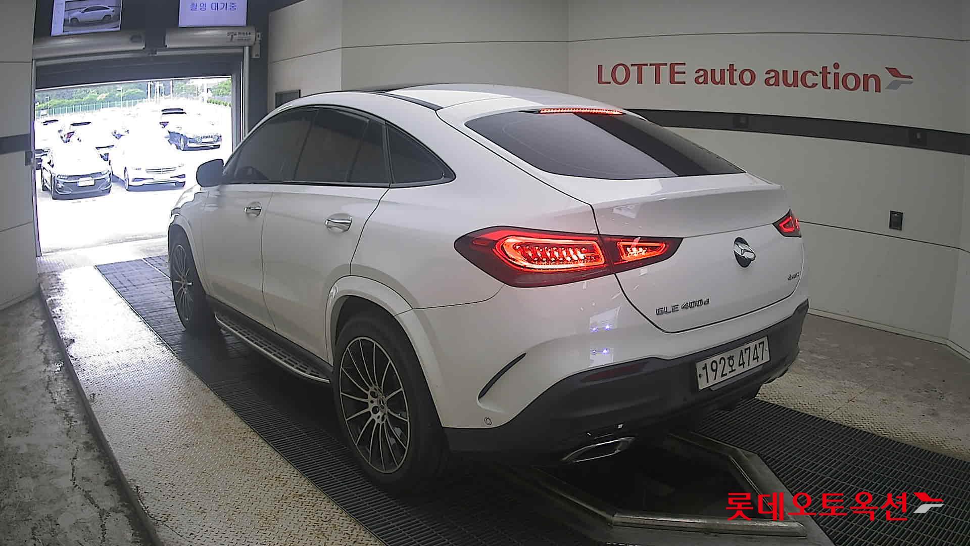 مرسيدس بنز جي إل إي 400D 2022 4MATIC