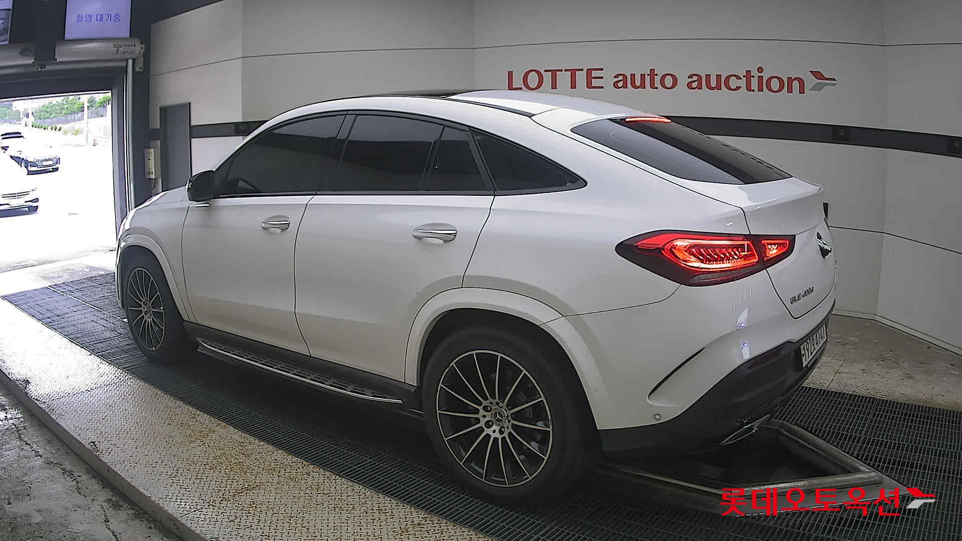 مرسيدس بنز جي إل إي 400D 2022 4MATIC