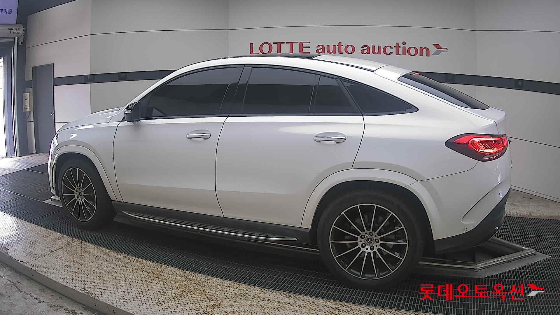 مرسيدس بنز جي إل إي 400D 2022 4MATIC
