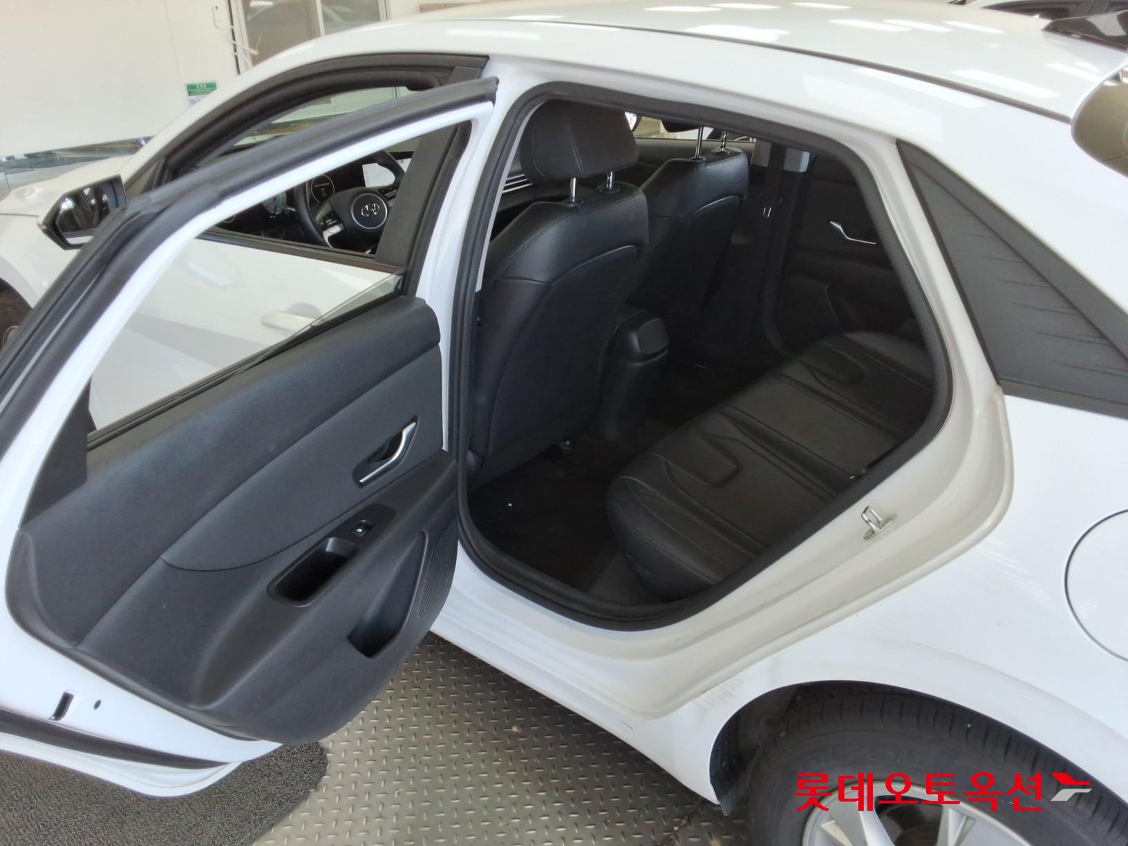 هيونداي أفانتي 2021 MODERN