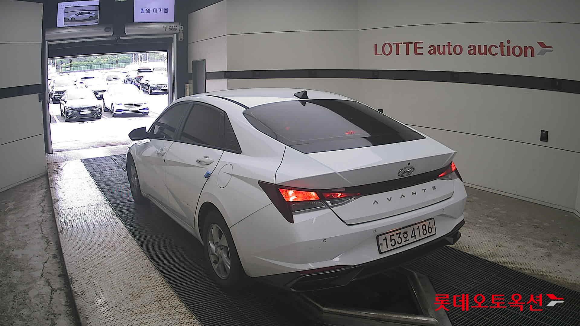 هيونداي أفانتي 2021 MODERN