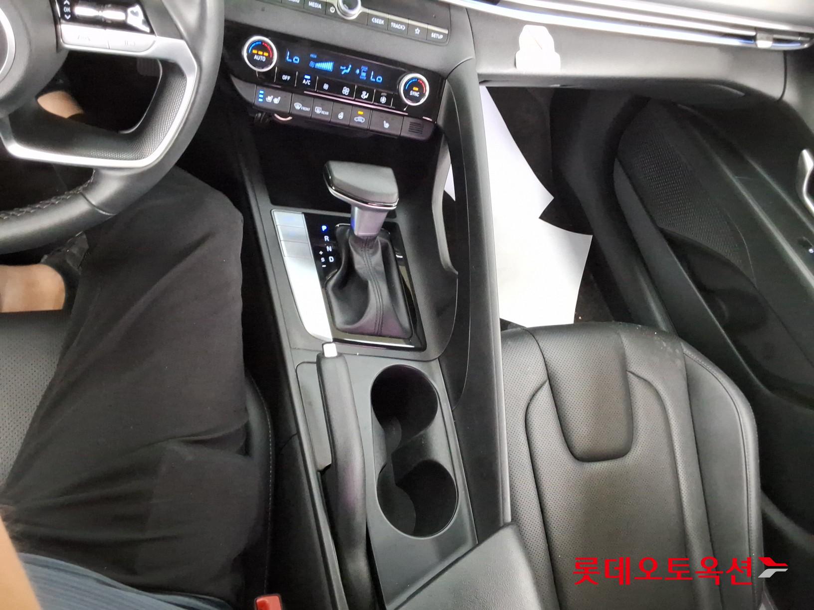 هيونداي أفانتي 2021 MODERN