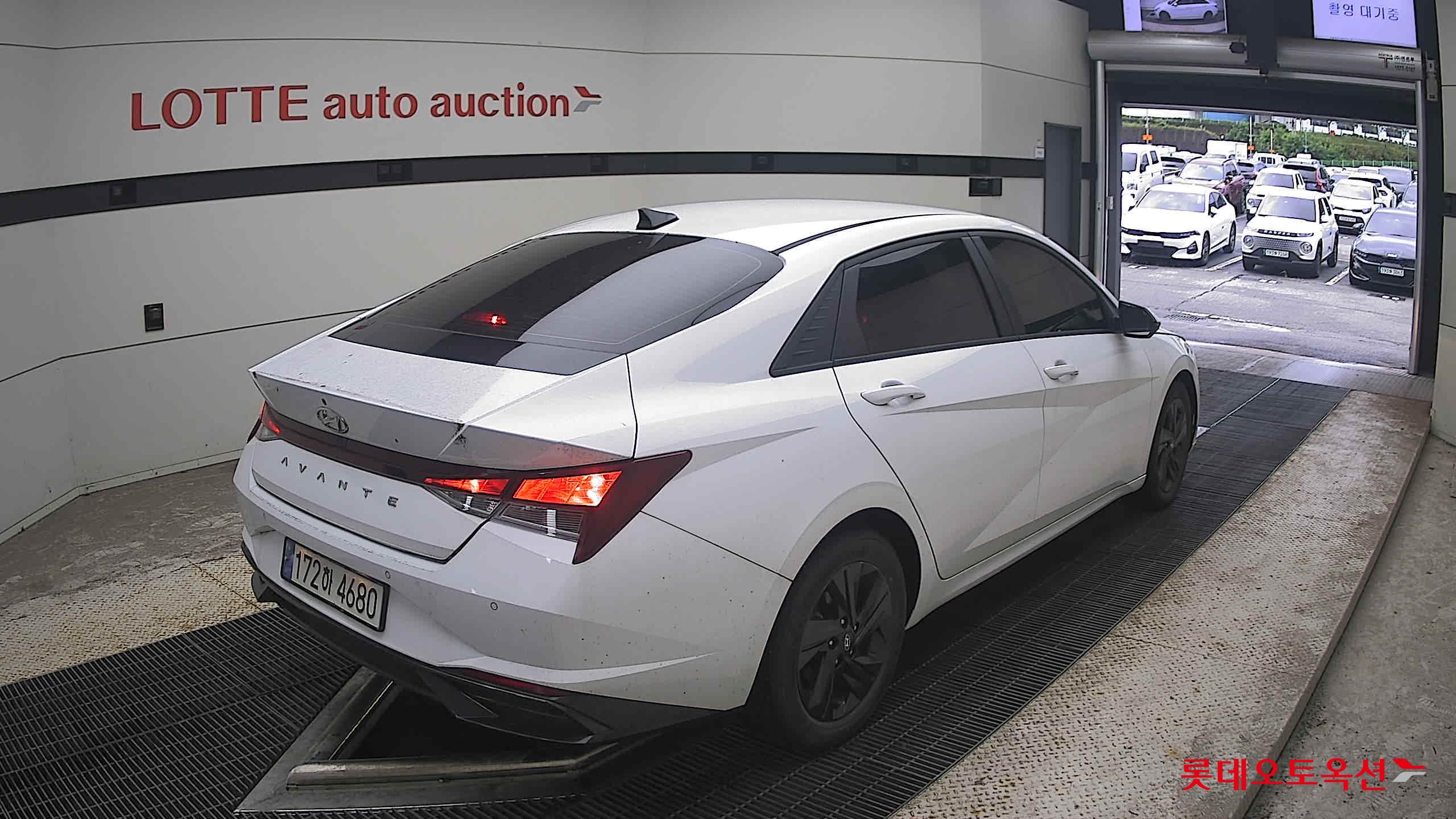 هيونداي أفانتي 2023 MODERN