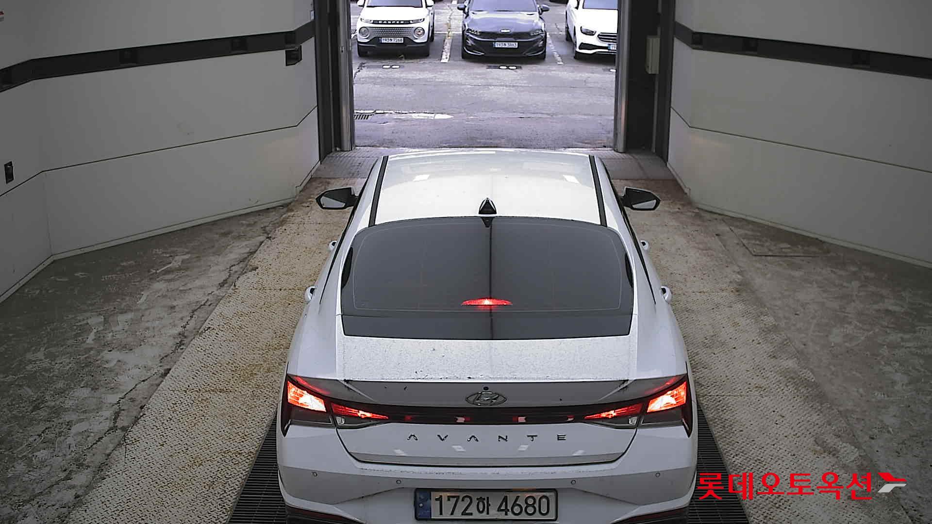 هيونداي أفانتي 2023 MODERN