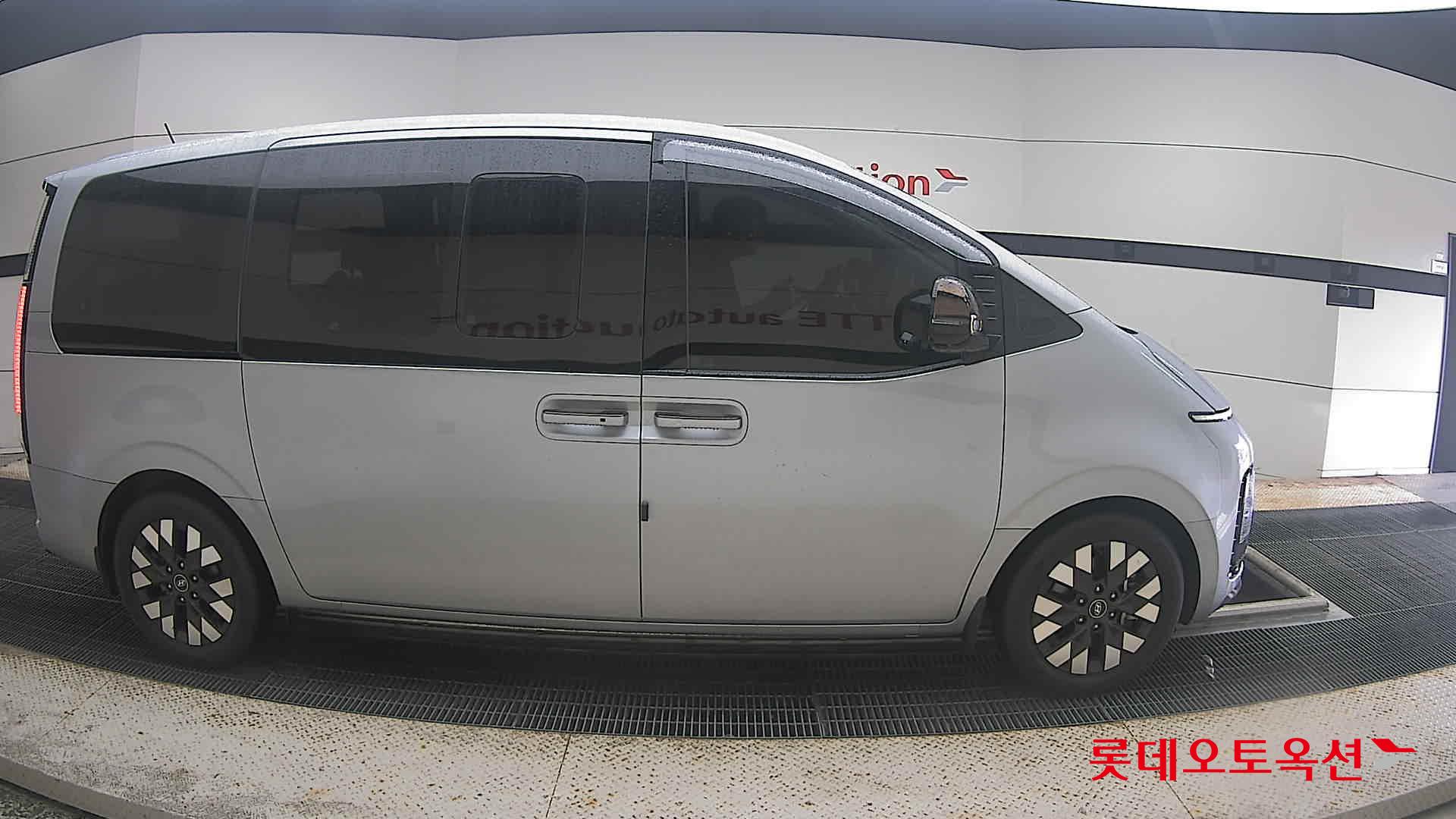 هيونداي ستاريا 2022 راي AT