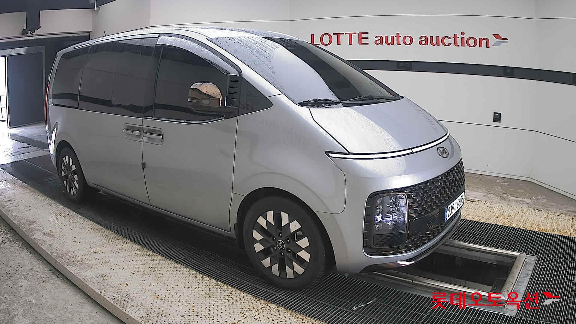 هيونداي ستاريا 2022 راي AT