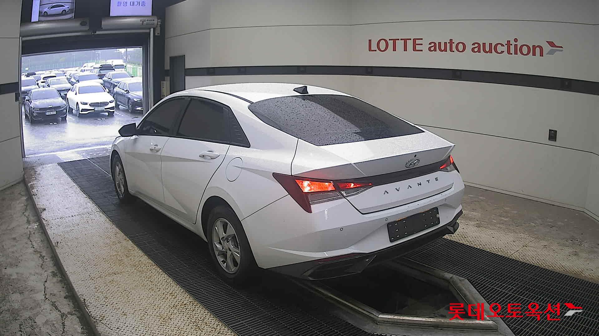 هيونداي أفانتي 2021 MODERN