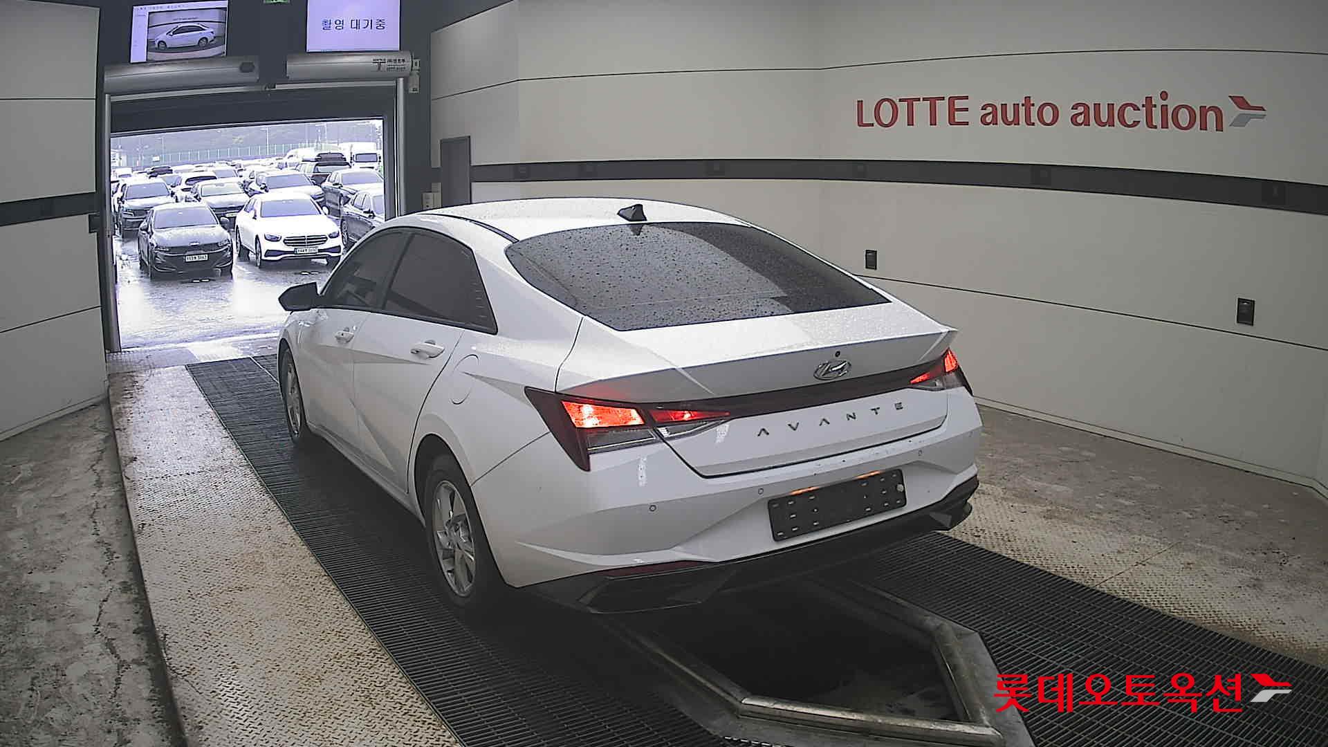 هيونداي أفانتي 2021 MODERN