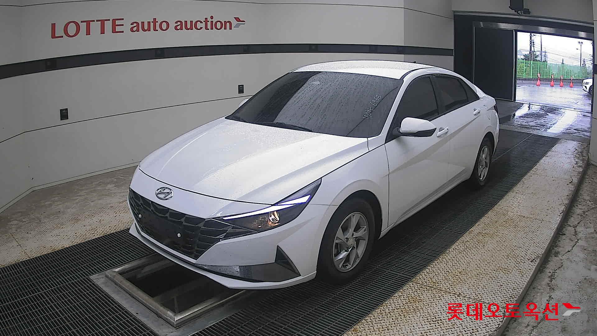 هيونداي أفانتي 2021 MODERN