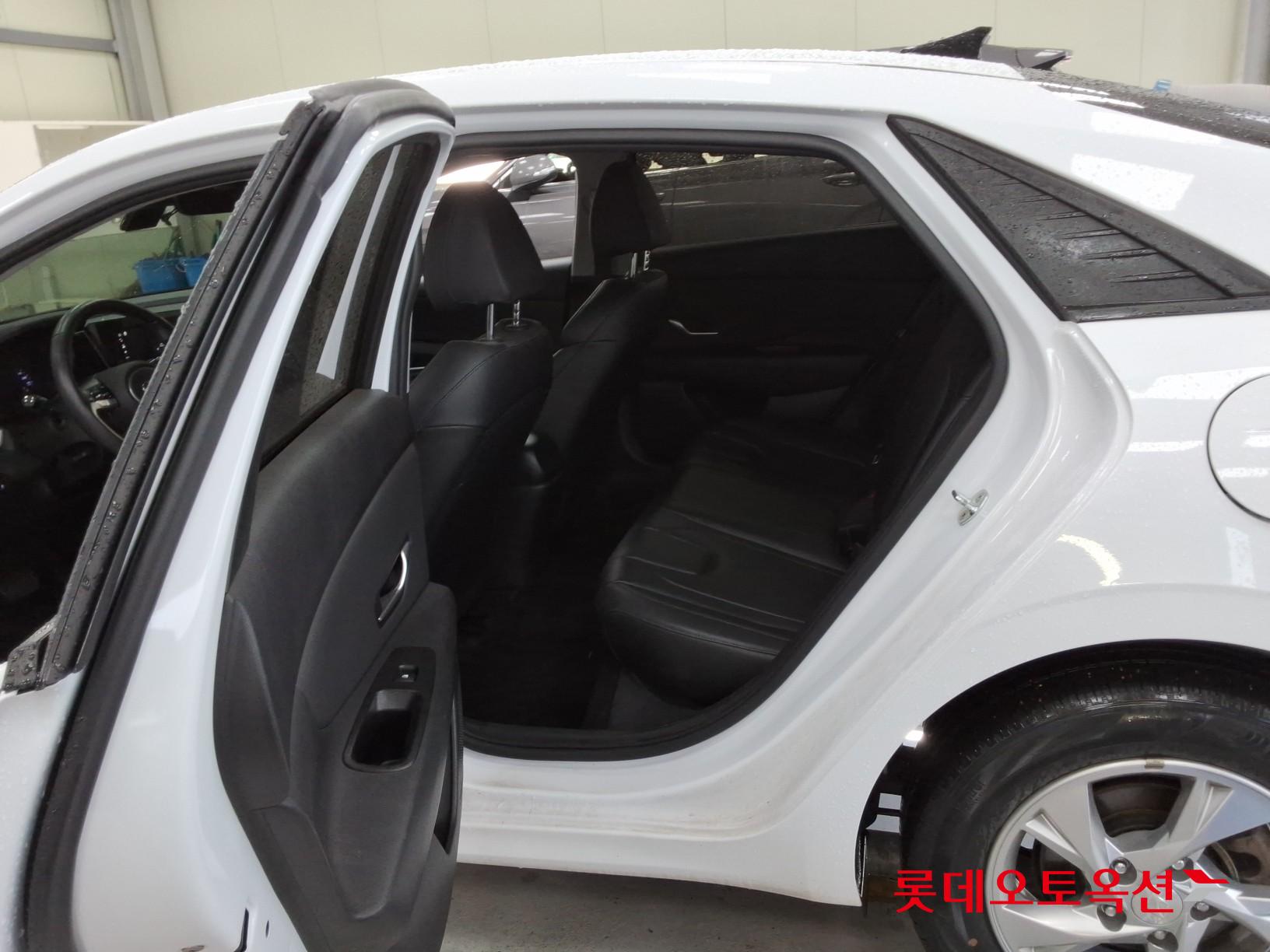 هيونداي أفانتي 2021 MODERN