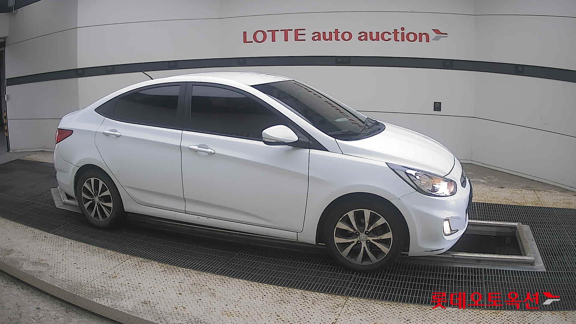 هيونداي أكسنت 2014 4DOOR MODERN