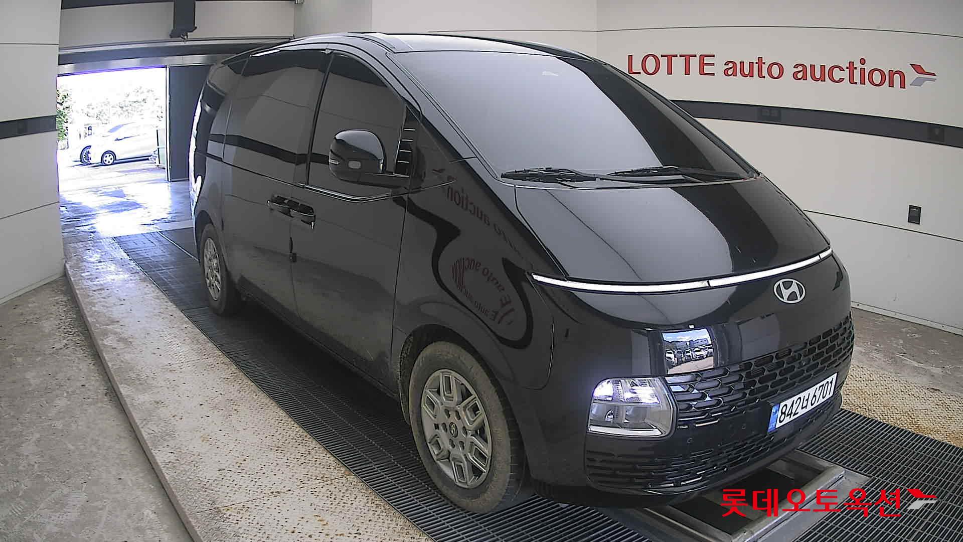 هيونداي ستاريا 2025 AT