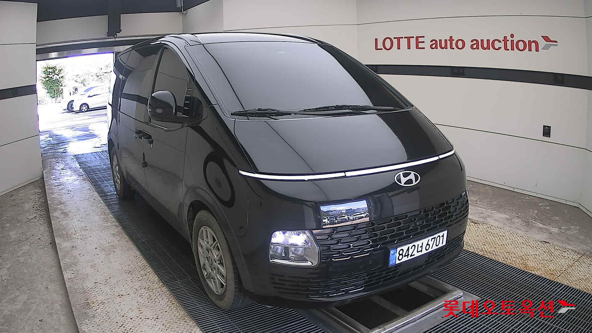 هيونداي ستاريا 2025 AT