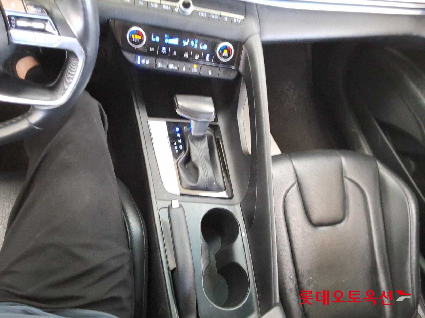 هيونداي أفانتي 2021 MODERN