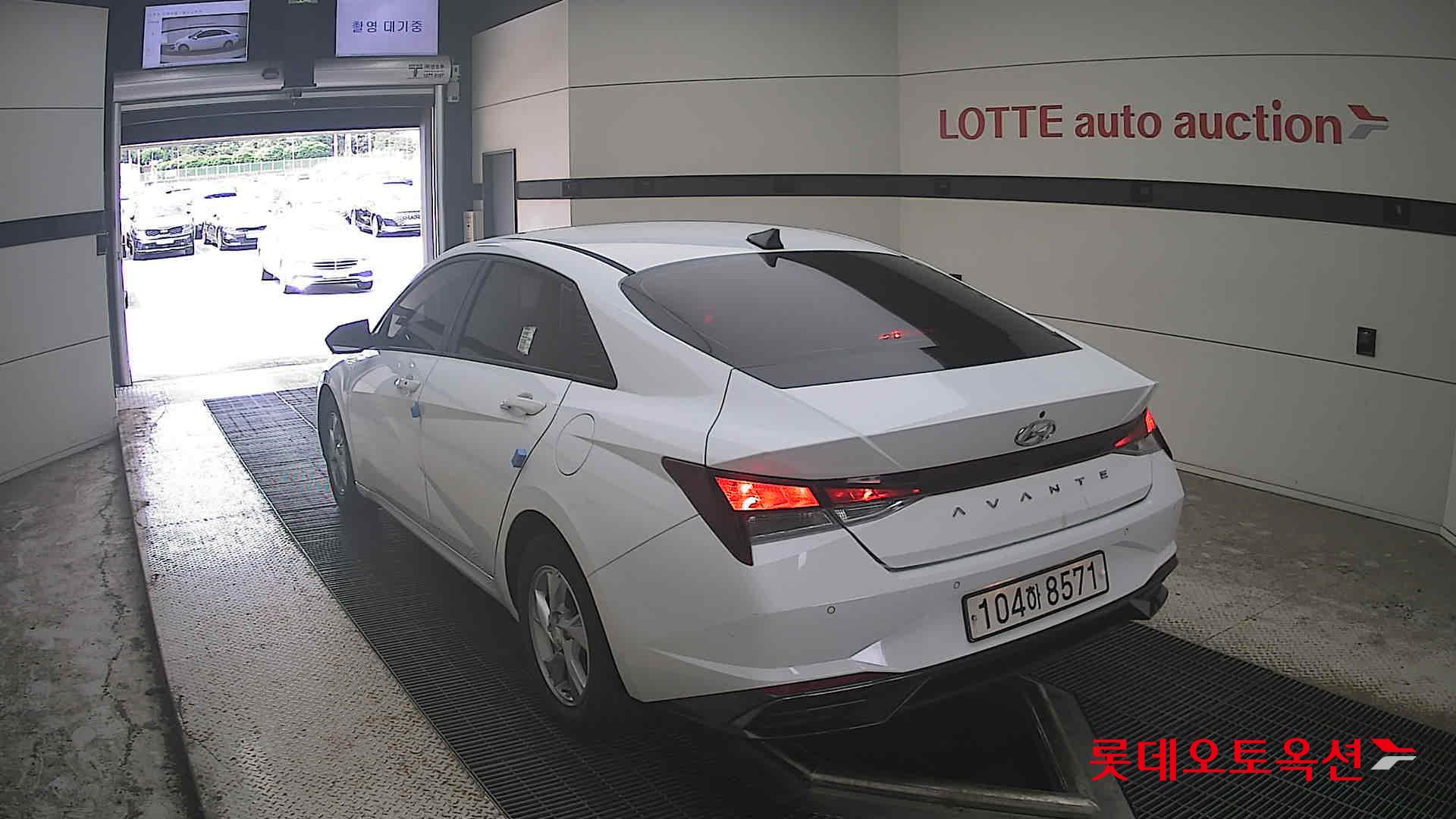 هيونداي أفانتي 2021 MODERN