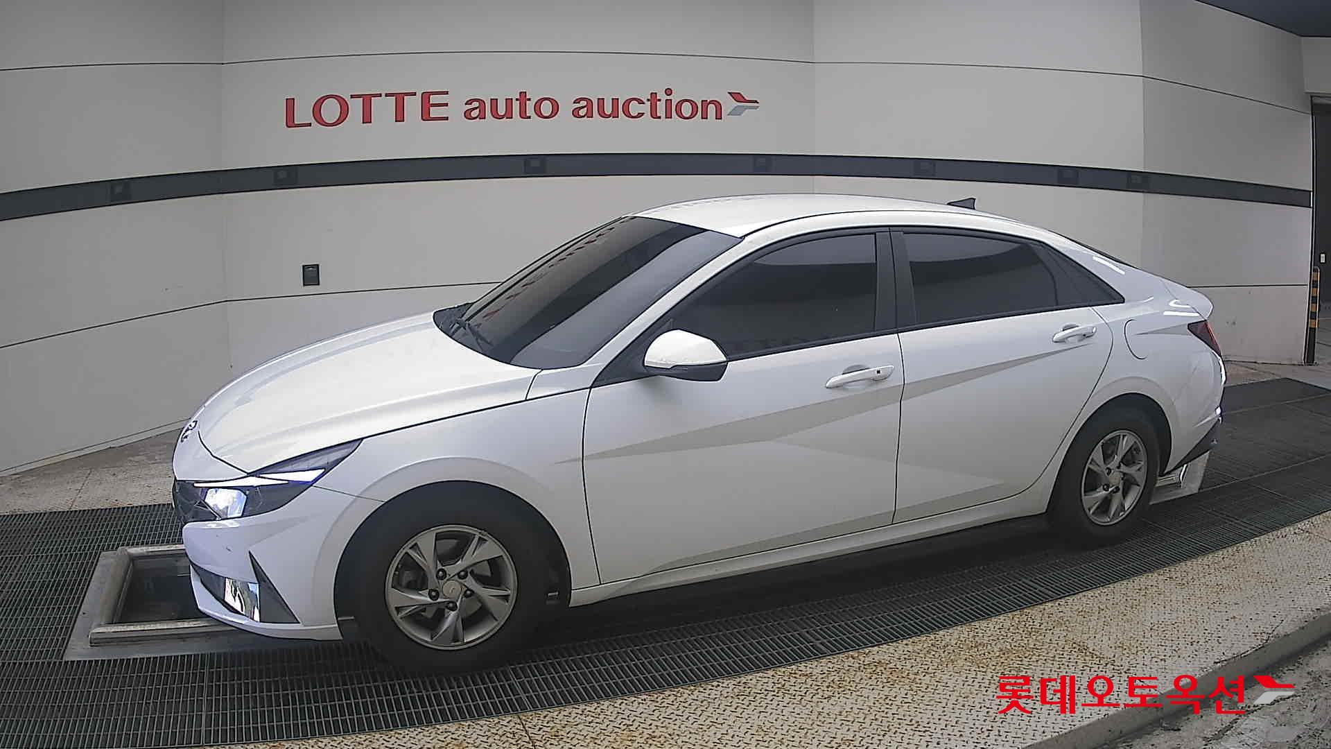 هيونداي أفانتي 2021 MODERN