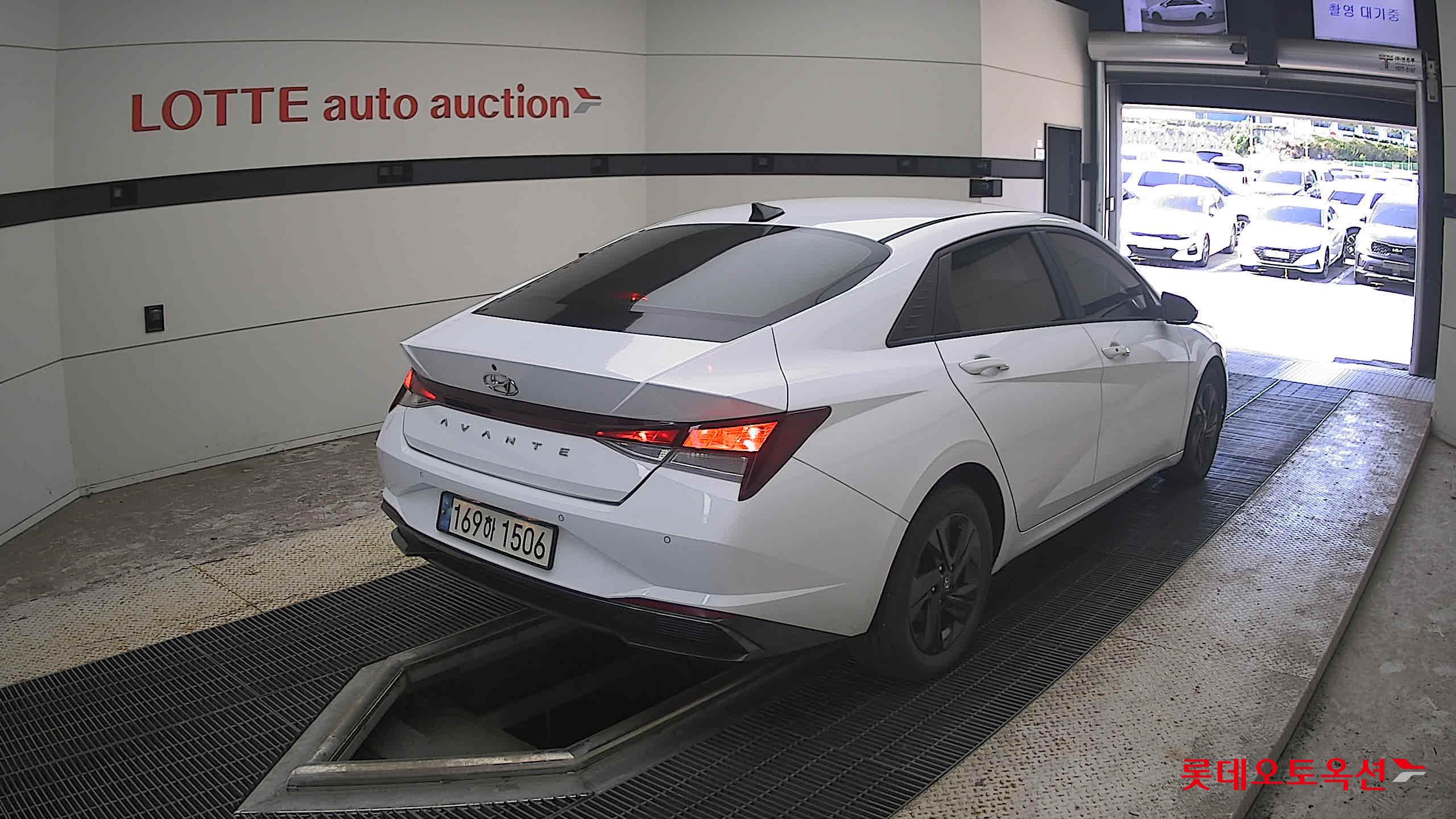 هيونداي أفانتي 2022 MODERN