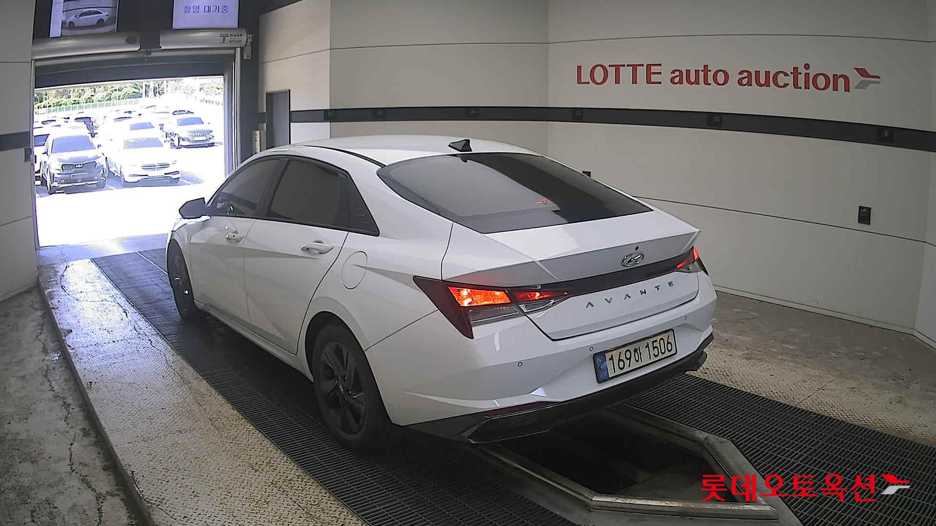 هيونداي أفانتي 2022 MODERN