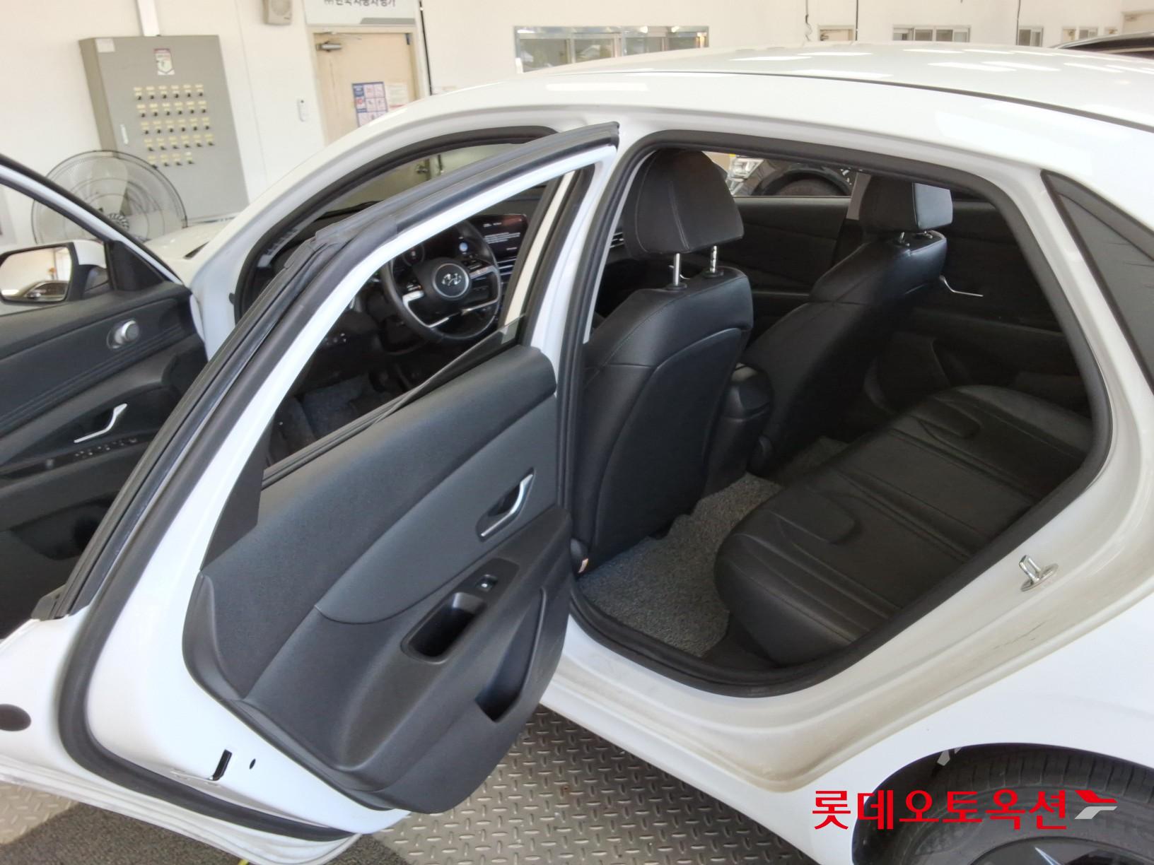 هيونداي أفانتي 2022 MODERN