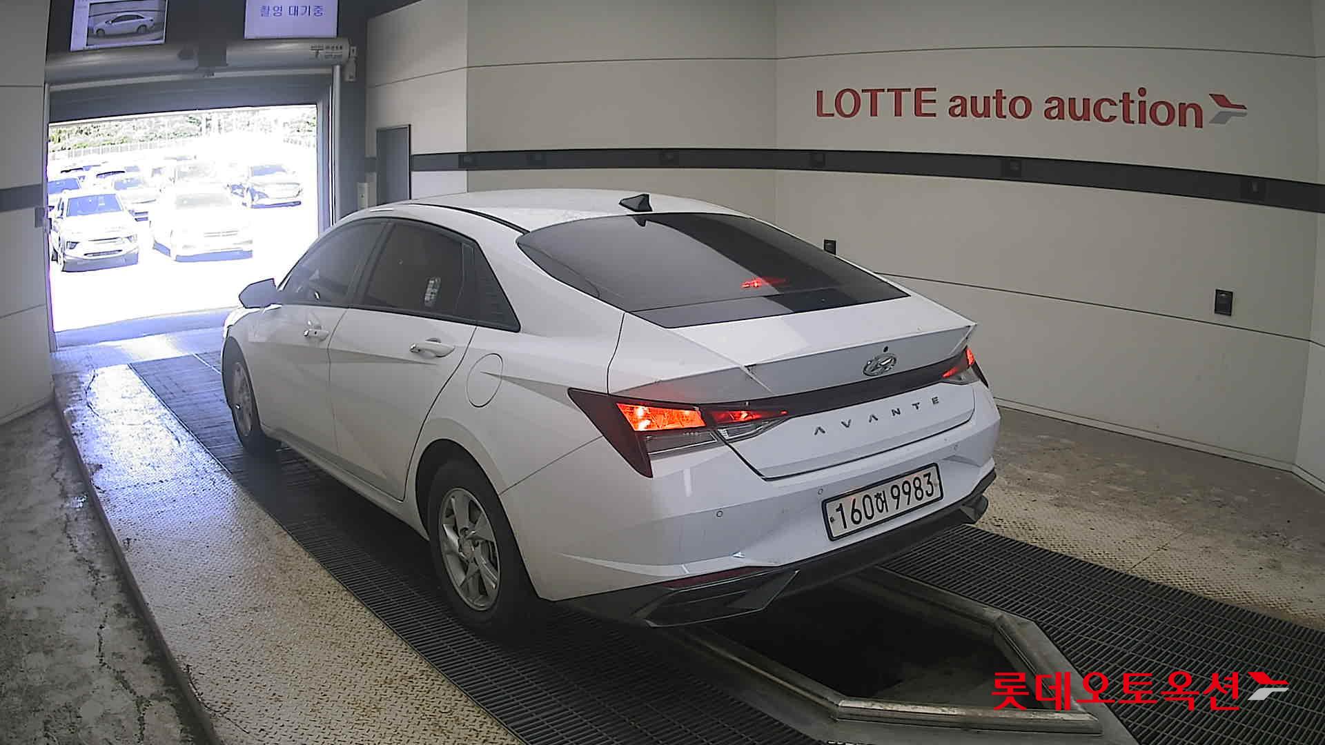 هيونداي أفانتي 2021 MODERN