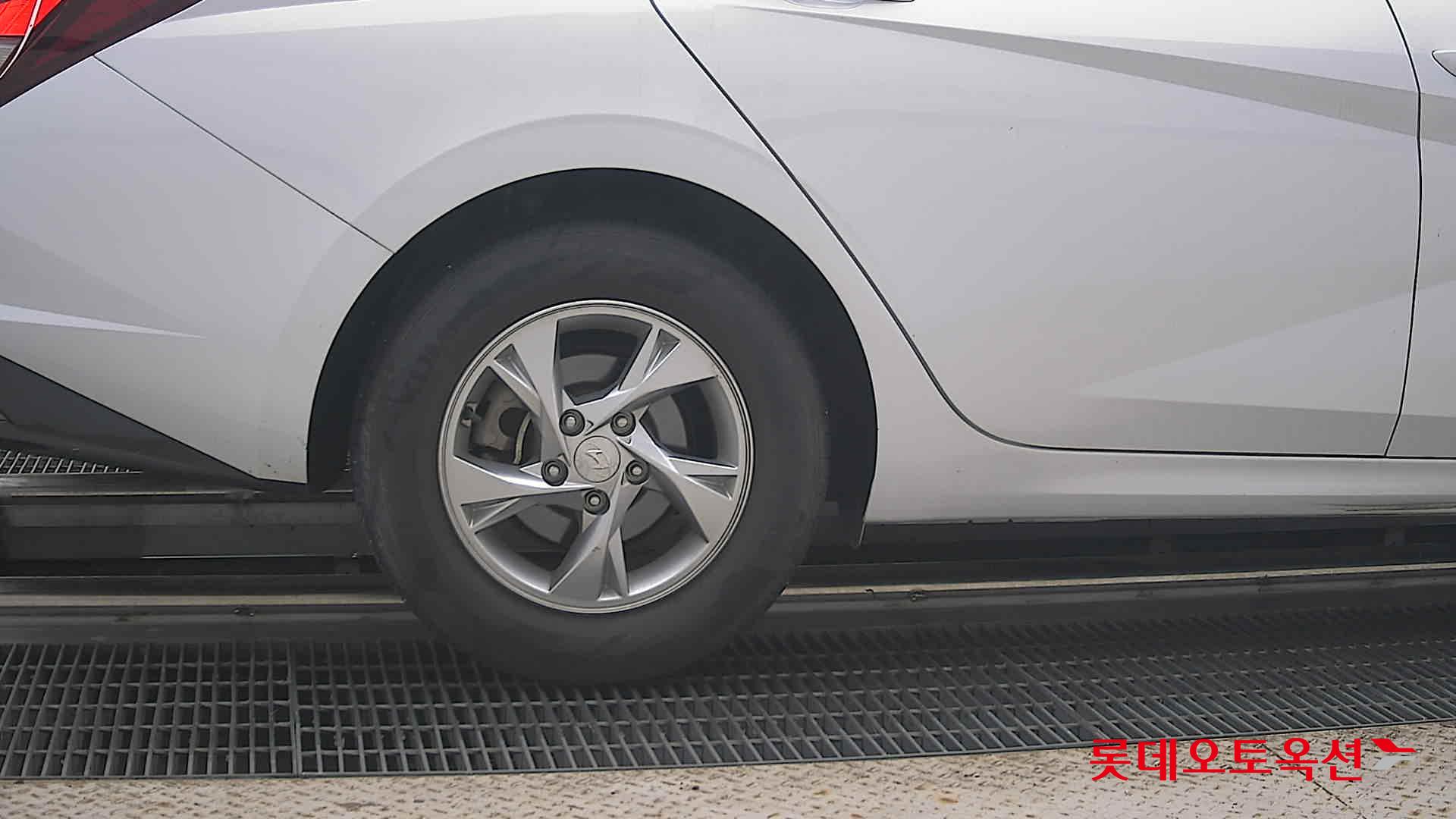 هيونداي أفانتي 2021 MODERN