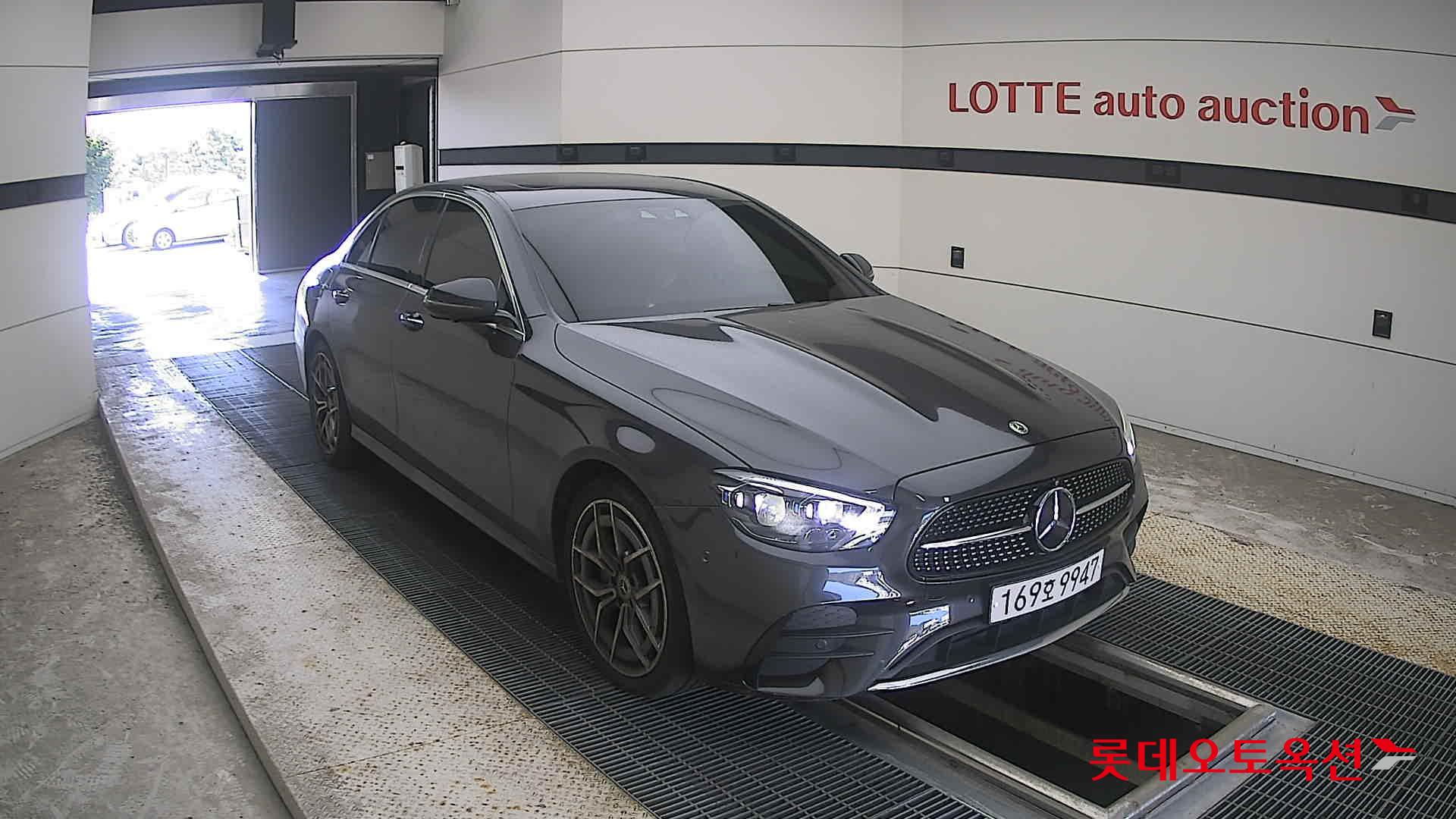 مرسيدس بنز E220 2022 4M LINE