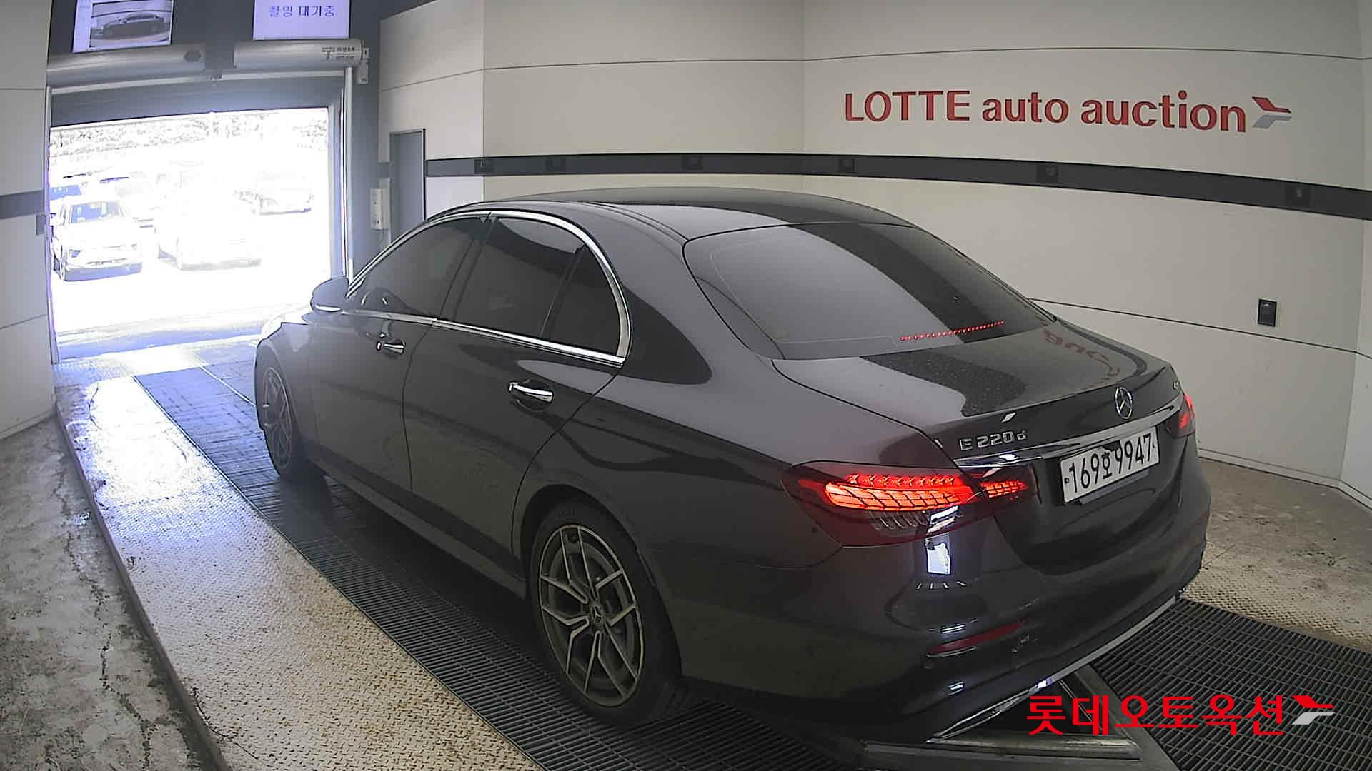 مرسيدس بنز E220 2022 4M LINE