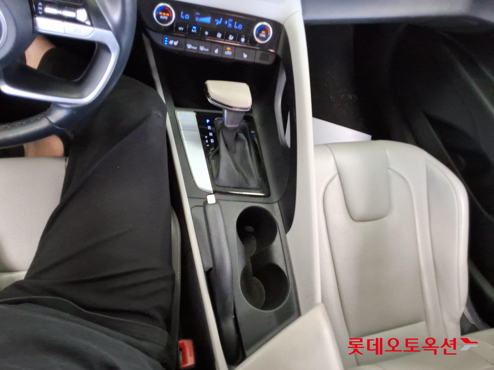 هيونداي أفانتي 2022 MODERN