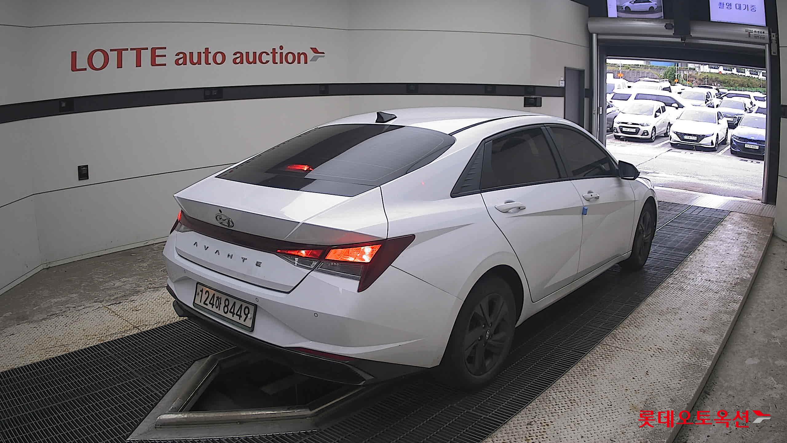 هيونداي أفانتي 2022 MODERN