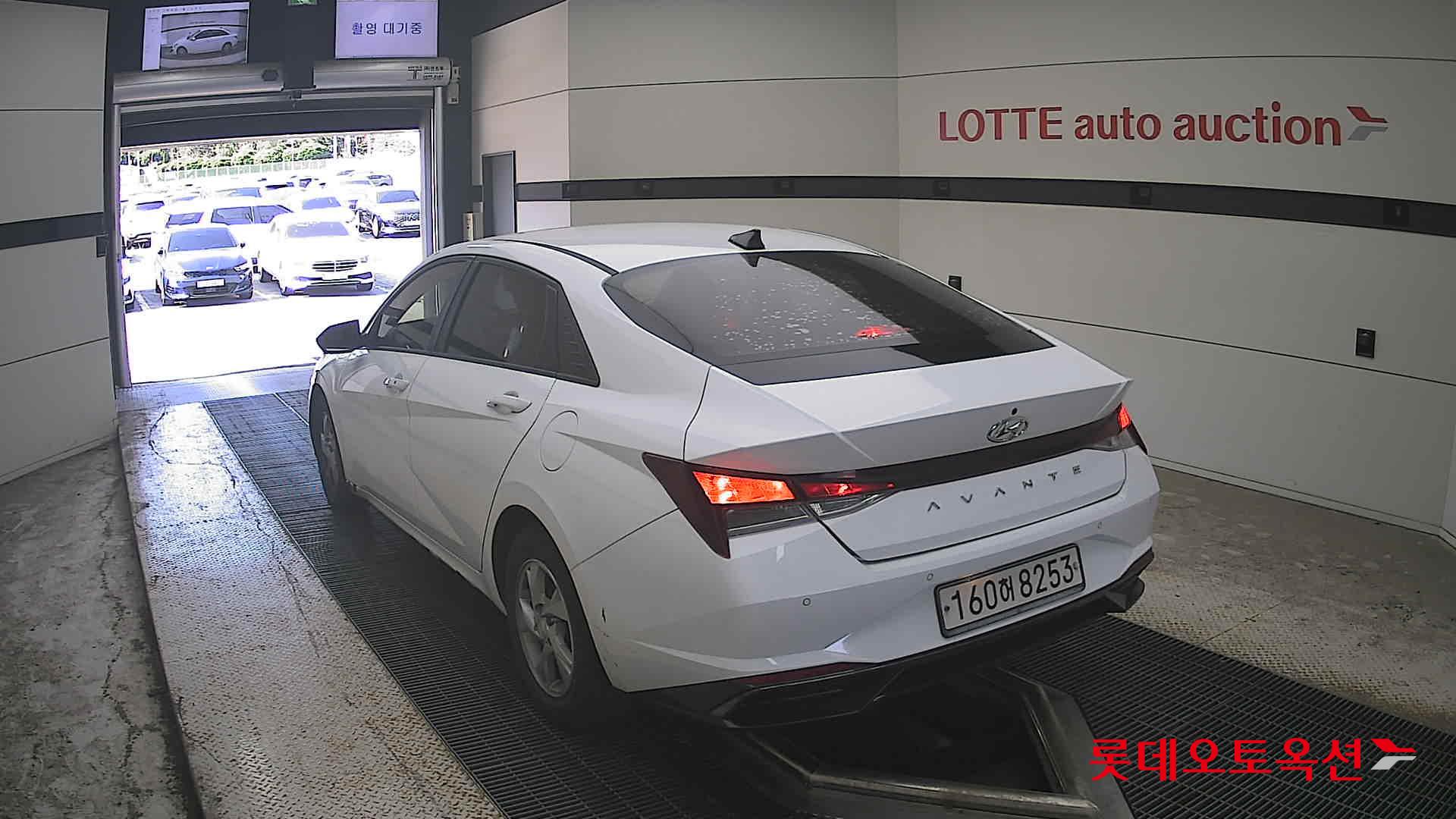 هيونداي أفانتي 2021 MODERN
