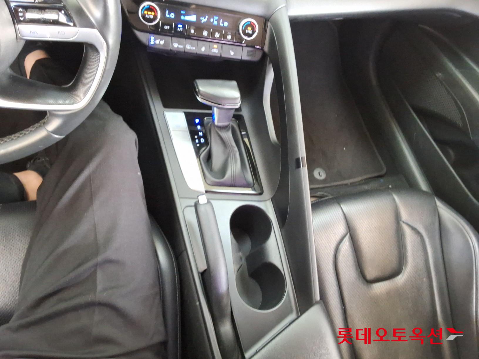 هيونداي أفانتي 2021 MODERN