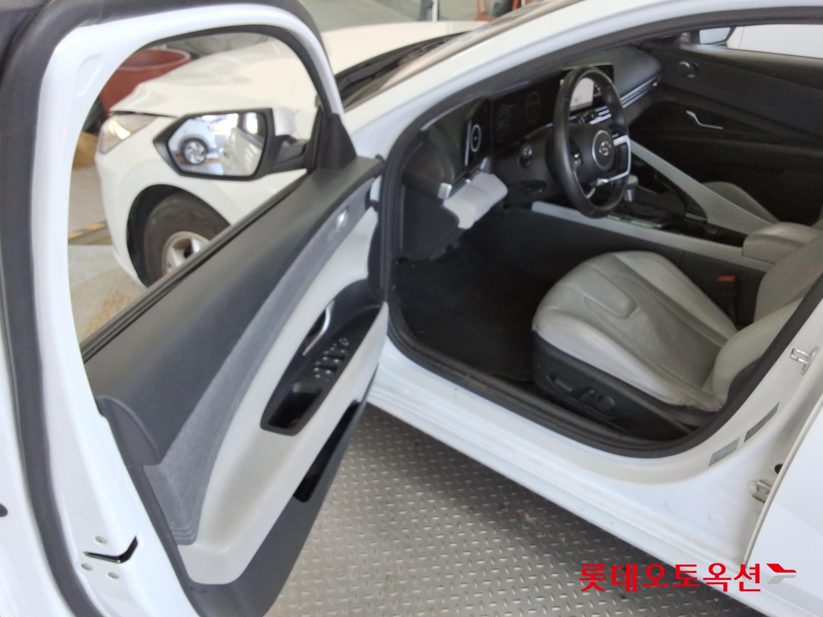 هيونداي أفانتي 2021 MODERN