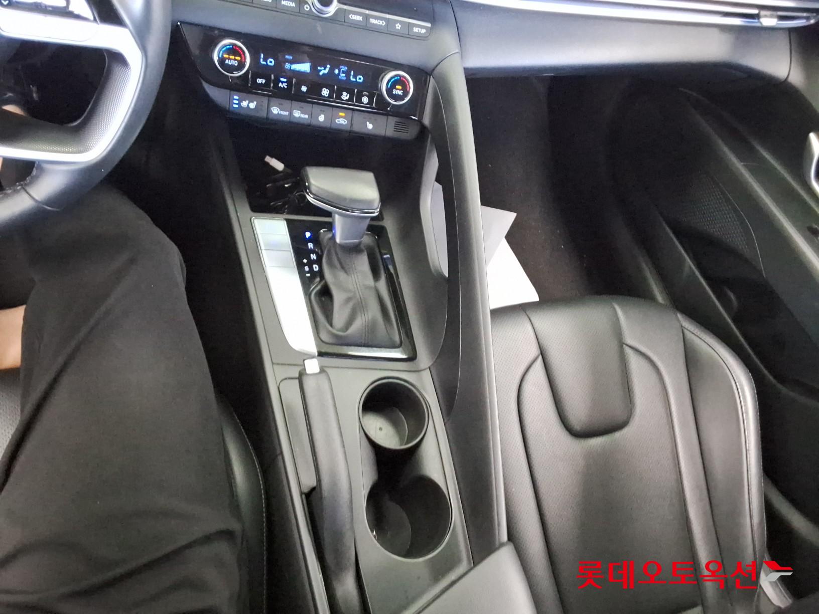 هيونداي أفانتي 2021 MODERN