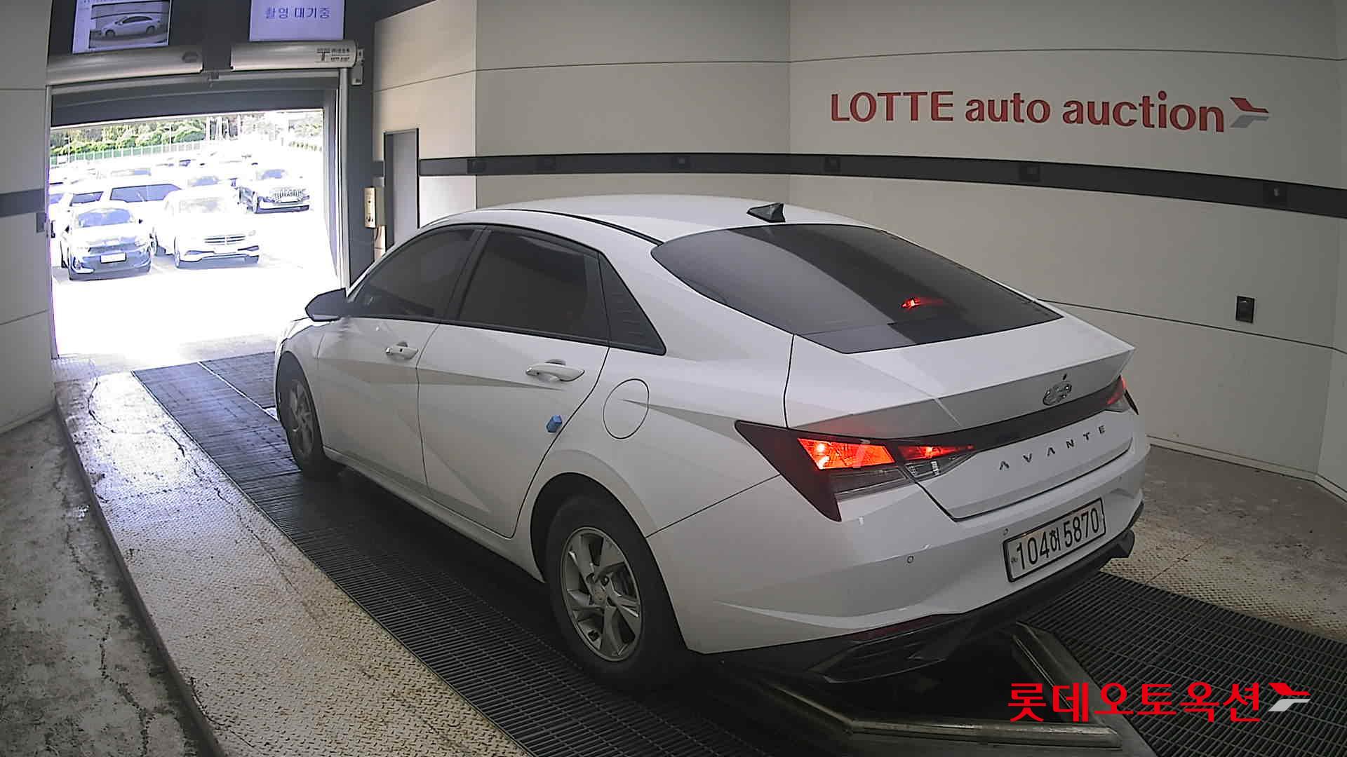 هيونداي أفانتي 2021 MODERN