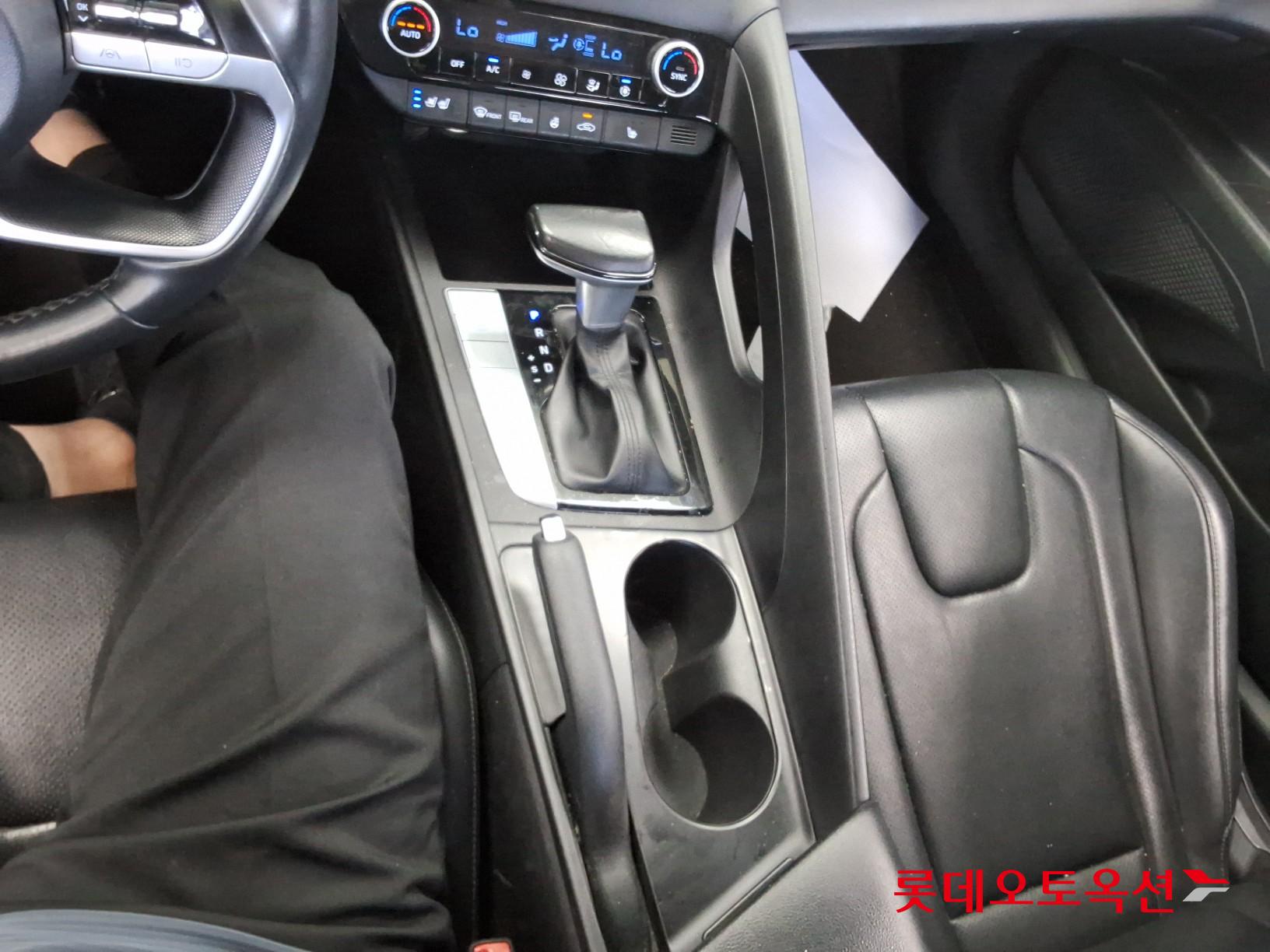 هيونداي أفانتي 2021 MODERN