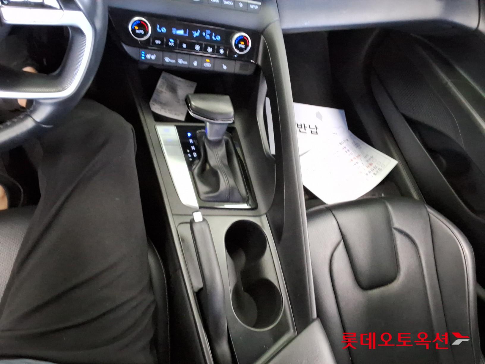 هيونداي أفانتي 2022 MODERN