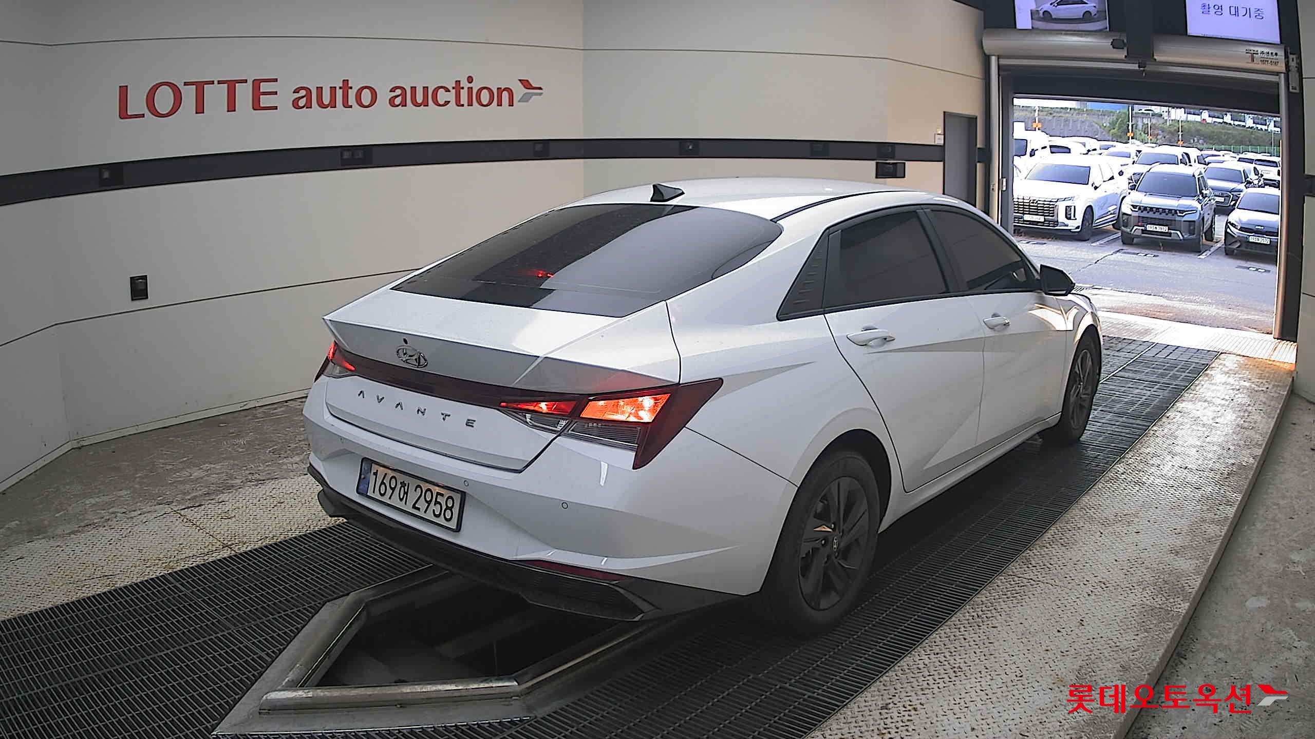 هيونداي أفانتي 2023 MODERN
