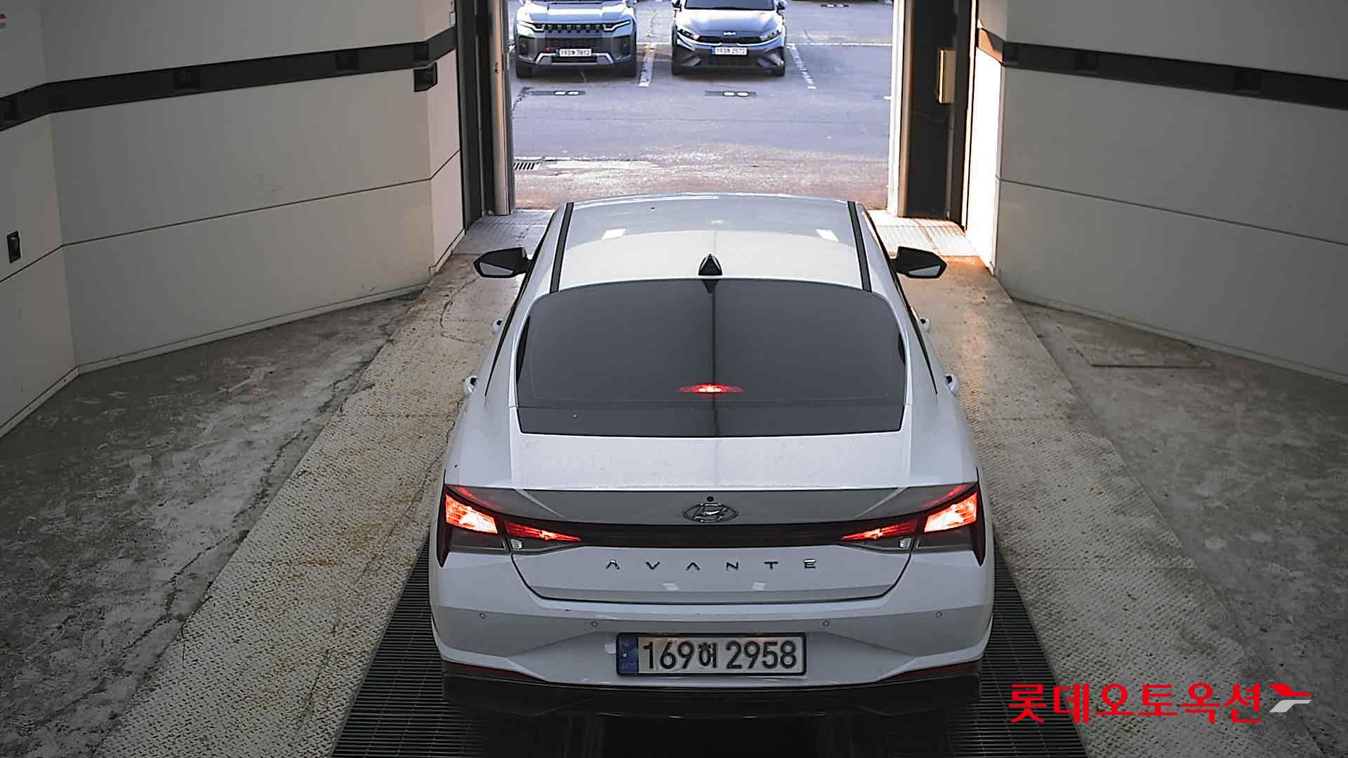هيونداي أفانتي 2023 MODERN