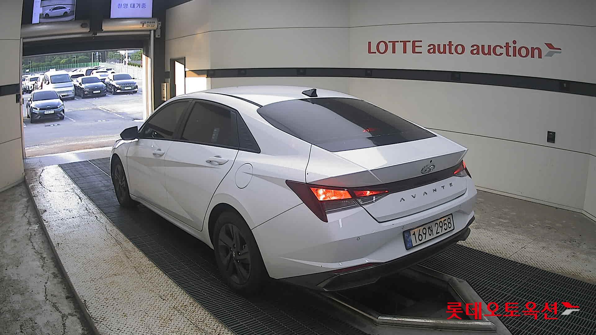 هيونداي أفانتي 2023 MODERN