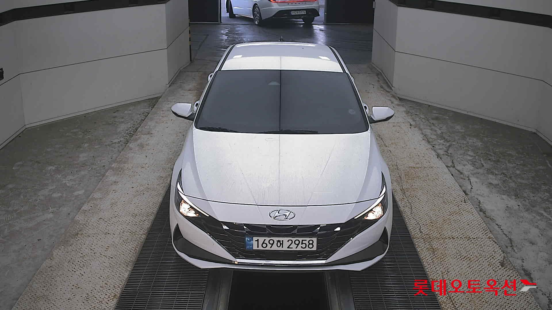 هيونداي أفانتي 2023 MODERN