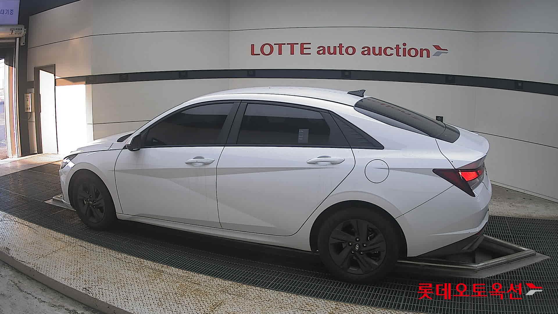 هيونداي أفانتي 2023 MODERN